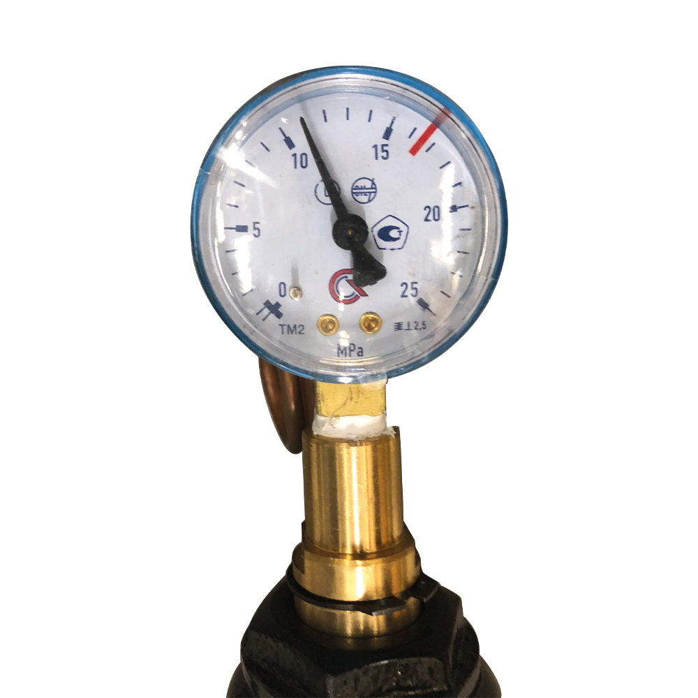 Pompe hydraulique manuelle pour le nettoyage et le débouchage des capillaires frigorifiques